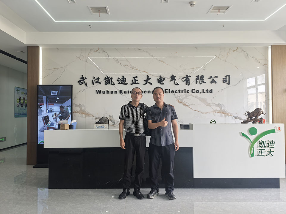 河南王總蒞臨武漢凱迪正大電氣有限公司 共探電纜故障測試儀發展新機遇